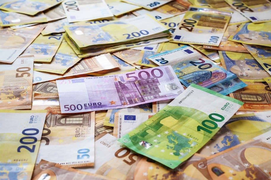 Közel ötvenmillió értékű hamis eurót foglaltak le Nápolyban
