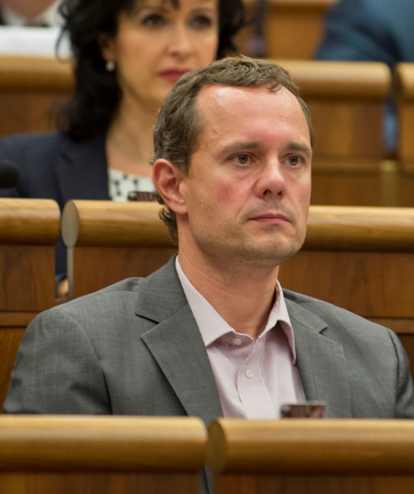 Procházka lemondását követően a luxemburgi bíróságra pályázik