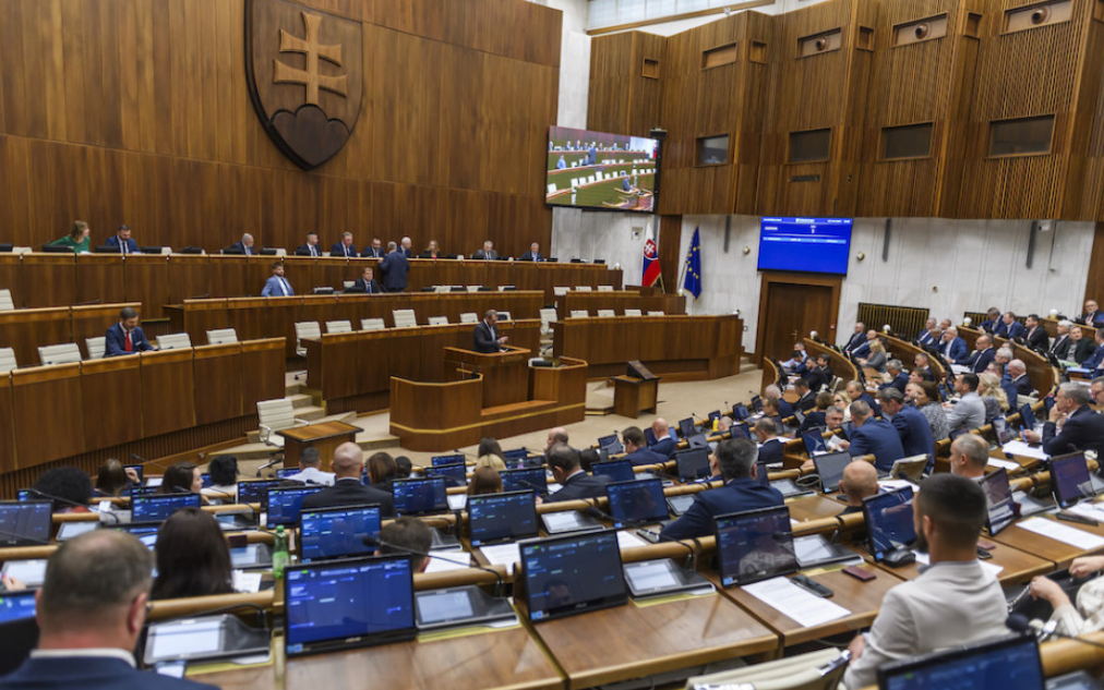 Rendkívüli ülésen foglalkozik a parlament az RTVS-szel szerdán