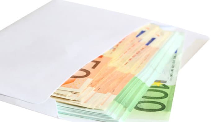 Egy zavarodott bácsi szórhatta a Dunába a talált 130 ezer eurót