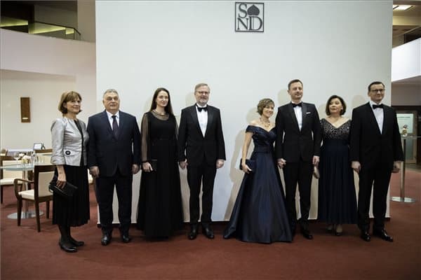 Orbán Viktor feleségével, Lévai Anikóval Pozsonyban ünnepelte a szlovák államiság 30. évfordulóját