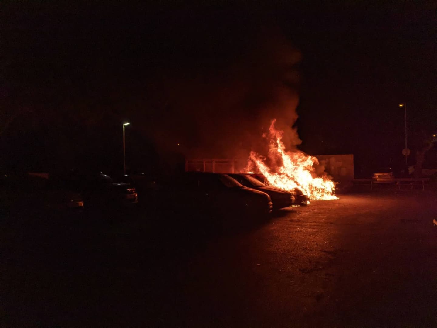 AUTÓTŰZ: Újabb két autó égett ki Dunaszerdahelyen!