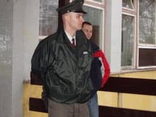 Bombariadó miatt szállták meg a tűzoltók meg a zsaruk a bíróságot Dunaszerdahelyen!