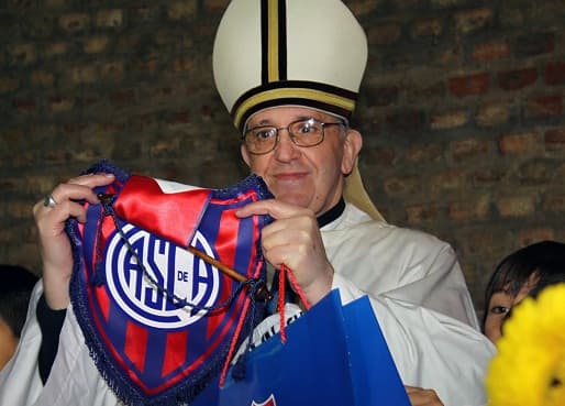 Ferenc pápa bevallotta, botlábú focista volt gyerekként