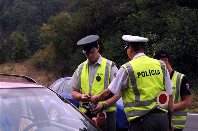 Részegen, jogsi nélkül próbált kereket oldani a zsaruk elől az Audi TT sofőrje