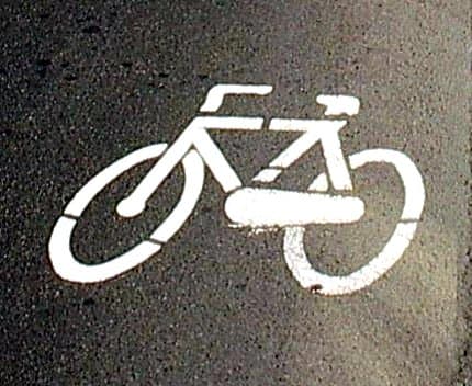 Úgy tűnik, a kerékpárosok nem igen tudják megszokni az új kerékpárutat Dunaszerdahelyen