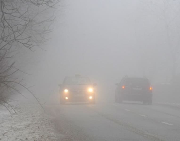 Sűrű köd nehezíti a közlekedést!
