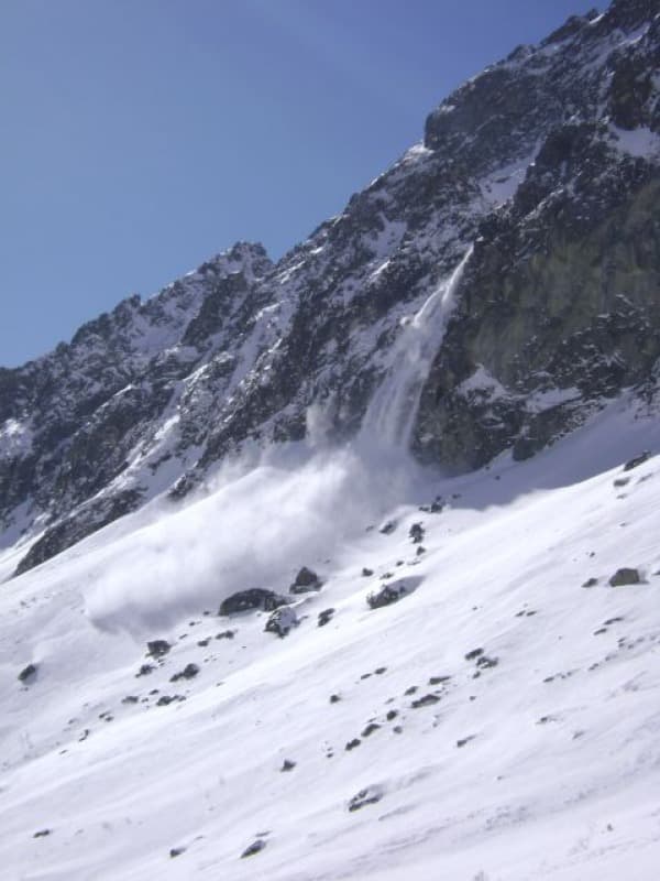Elsodort egy síelőt a lavina az Alacsony-Tátrában, nem élte túl
