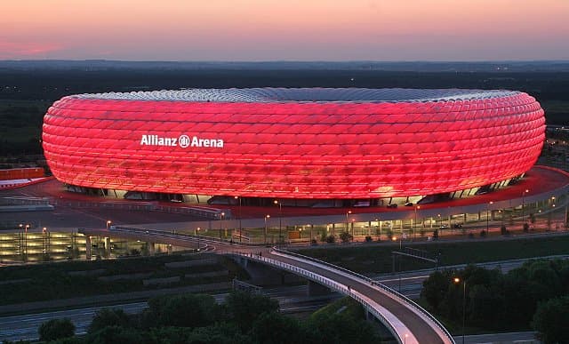 A Neymar-transzfer helyett stadiont építene a Bayern vezérigazgatója