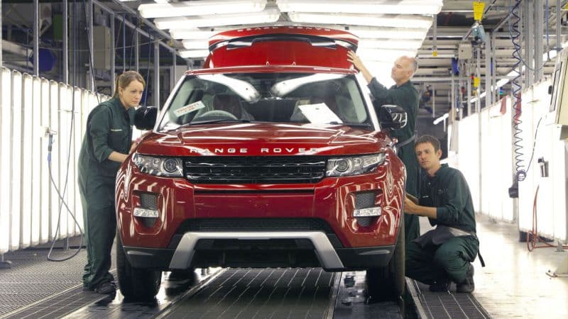 Kiderült, mennyi lesz az átlagfizetés a Jaguar Land Rover szlovákiai gyárában