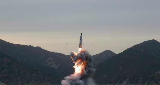 Észak-Korea ballisztikusrakéta-kilövő tengeralattjárót építhet