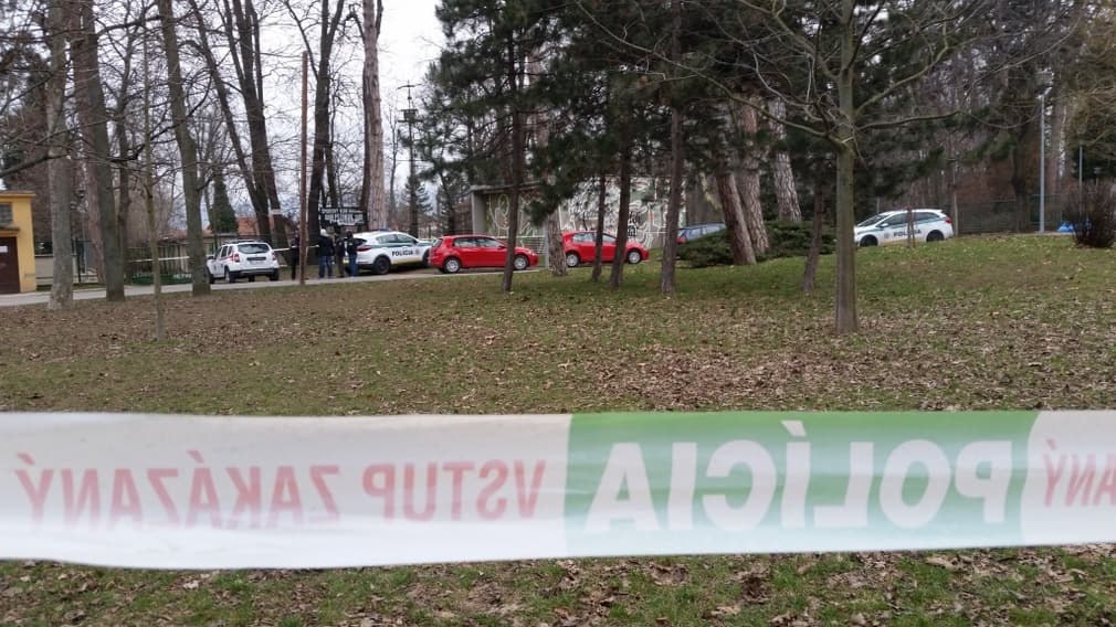 BORZALOM: Egy férfi agyonszurkált holttestét találták meg a parkban