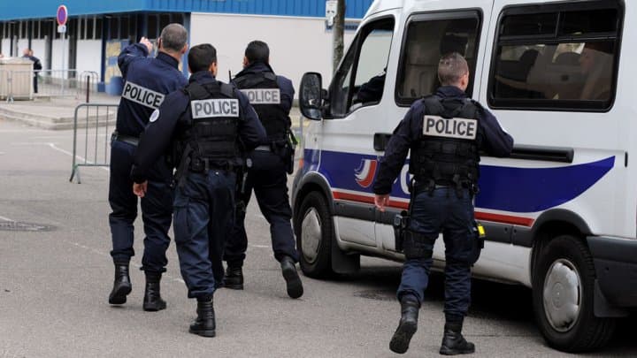 Négy embert előállítottak a francia terrorelhárítók
