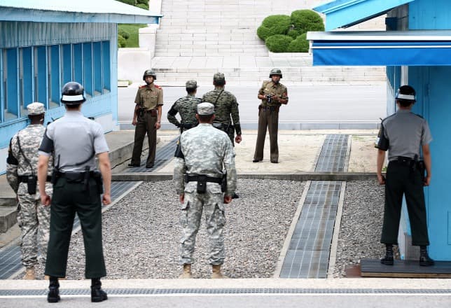 Drámai videofelvétel egy észak-koreai katona szökéséről