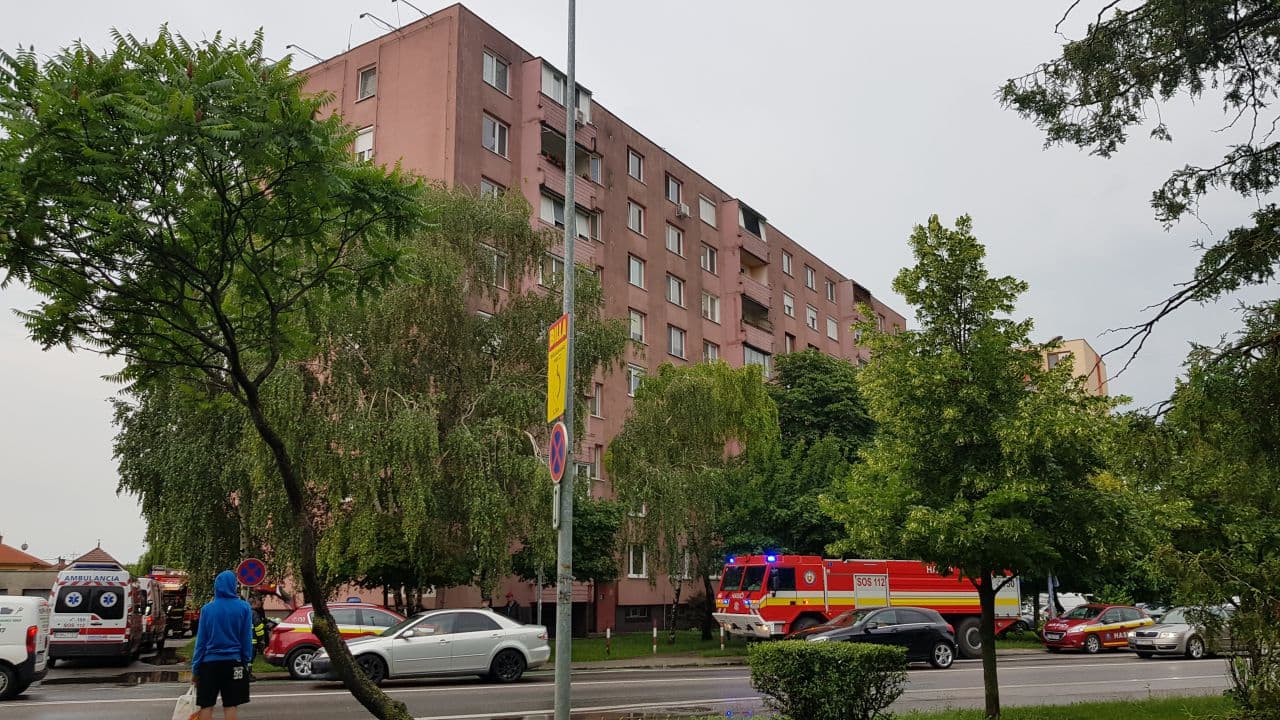 Lakóházban és autóban keletkezett tűzhöz is riasztották a tűzoltókat Dunaszerdahelyen