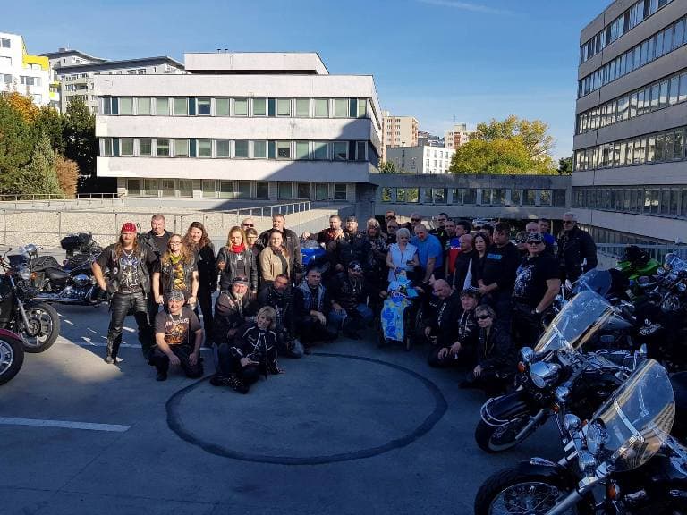 Motorosok látogatták meg a kórházban a csallóközkürti Vajda Tibikét