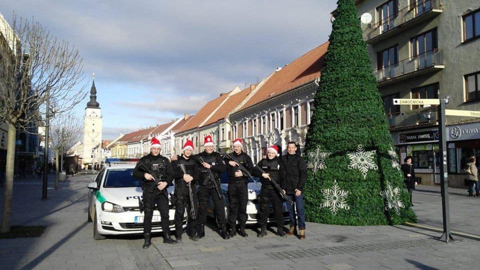 Nézd meg te is, milyen volt a zsaruk karácsonya!