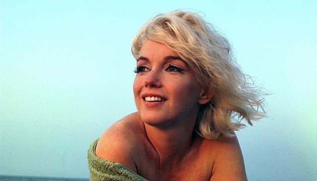 Marilyn Monroe eddig rejtegetett Cosmopolitan-fotóit árverezhetik el