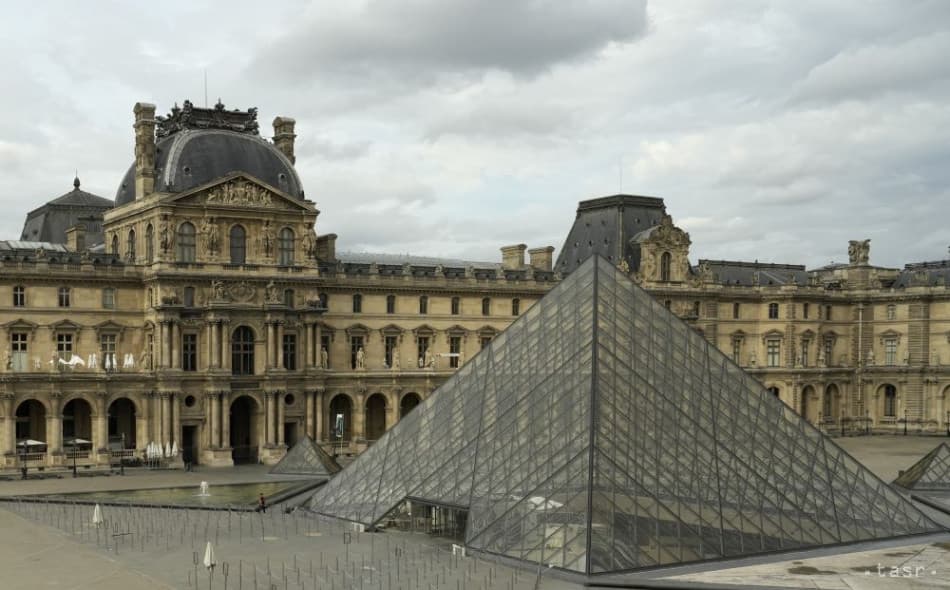 Írásos fenyegetést kapott a párizsi Louvre múzeum, biztonsági okokból kiürítették és bezárták az intézményt