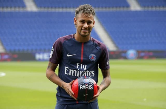 Neymar marad a Paris Saint-Germainnél
