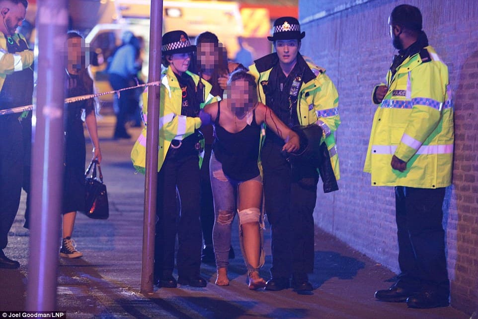 Pokolgép robbant a manchesteri koncerten, legalább 22 halott