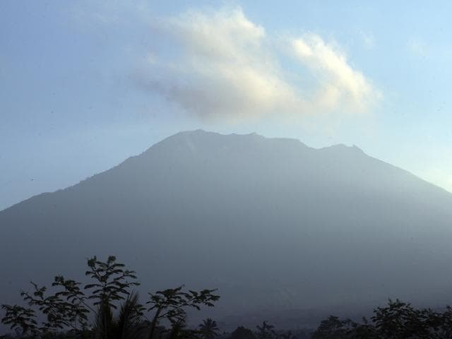 Több mint 120 ezren menekültek el a kitörni készülő vulkán elől Balin