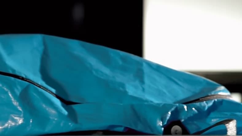 DURVA: Valódi holttest boncolását mutatták be a YouTube-on (videó) 18+