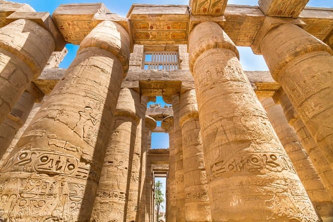 Csaknem 3600 éves, fából készült szarkofágot tártak fel Luxorban