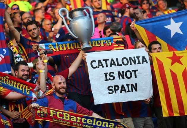 UEFA - Katalán zászlók miatt büntették meg az FC Barcelonát