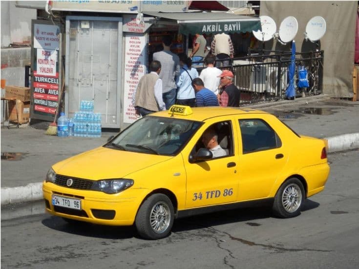 Becsapta az utasát a taxis – 10 évre rács mögé küldhetik