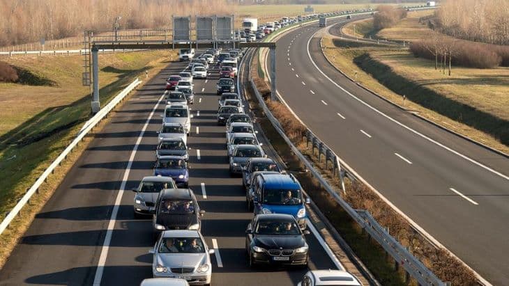 Aki Budapestre készül, annak az M1-es autópálya több szakaszán torlódásra kell számítania