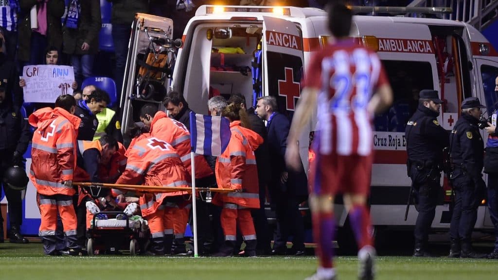 Dráma a mérkőzésen - Fernando Torres eszméletlenül zuhant a földre (videó)