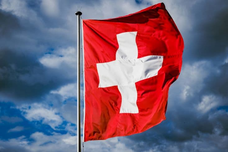 A svájci parlament határozatot fogadott el az önkényuralmi jelképek betiltásáról