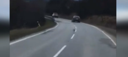 POFÁTLAN: Ilyen őrült autóst ritkán látni a szlovák utakon (videó)