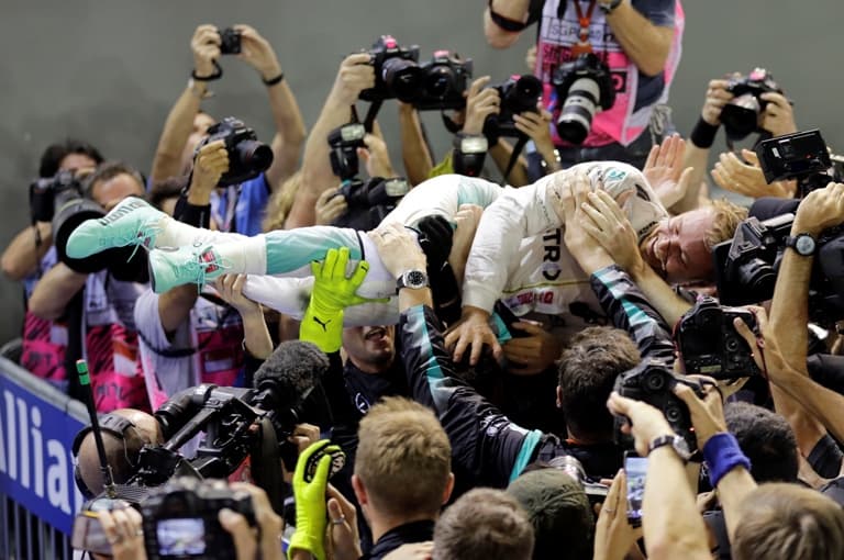Szingapúri Nagydíj: Rosberg visszavette a vezetést a világbajnoki pontversenyben