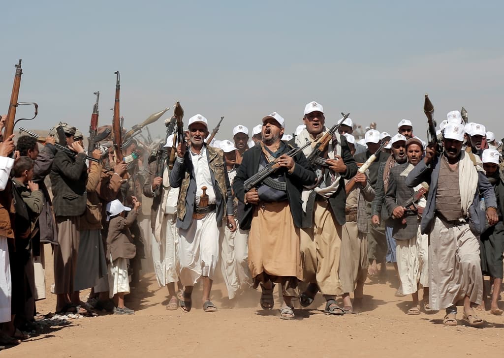 Újabb támadásokat intéztek a britek és az amerikaiak a húszi lázadók jemeni katonai létesítményei ellen