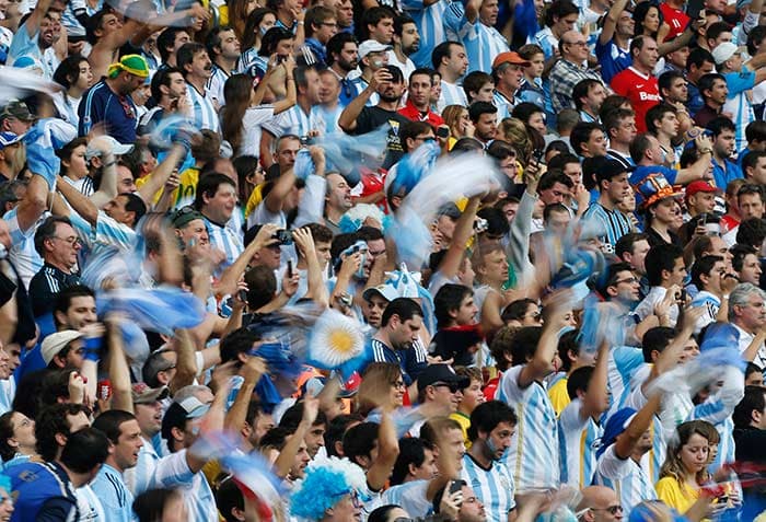 Elnöki segítséget kaptak az eltévedt argentin szurkolók a foci-vb-n