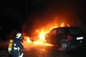 Felgyújtottak egy autót Pozsonyban