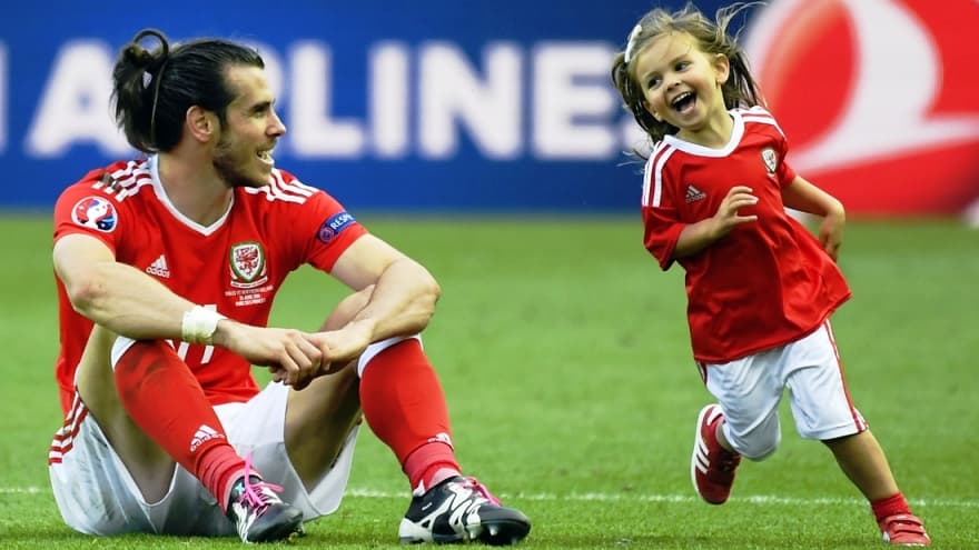 EURO-2016: Nem tetszett az UEFA-nak Bale pályán futkározó gyermeke