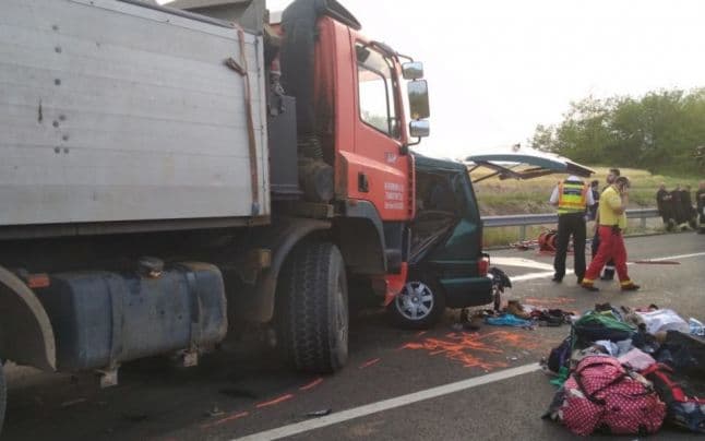 BORZALOM: Élőben közvetítette a brutális balesetet a kisbusz sofőrje a Facebookon (VIDEÓ)