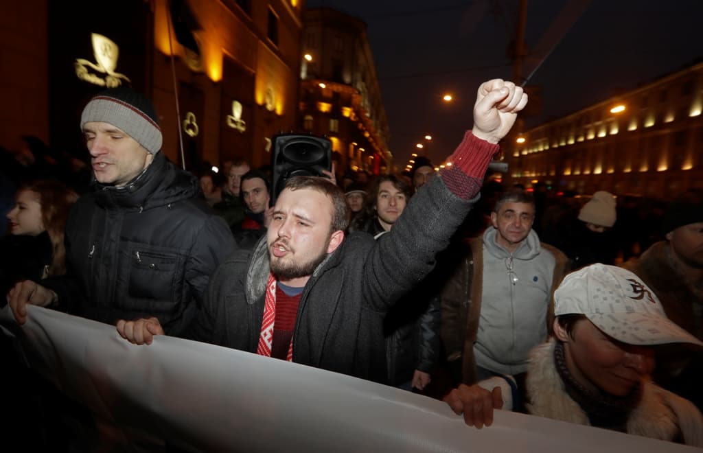 Ezernyi "naplopó" tüntetett Minszkben