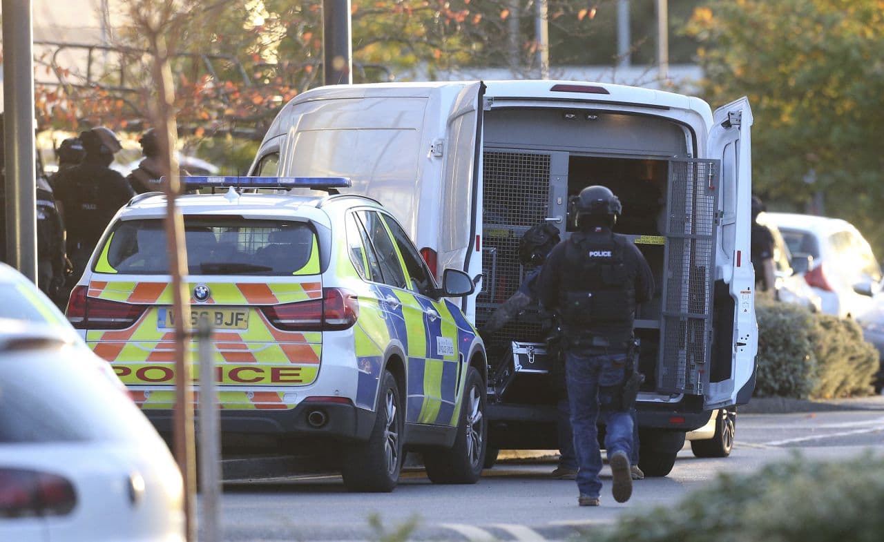 Négy órán át tartott az angliai túszejtő akció, őrizetben a tettes