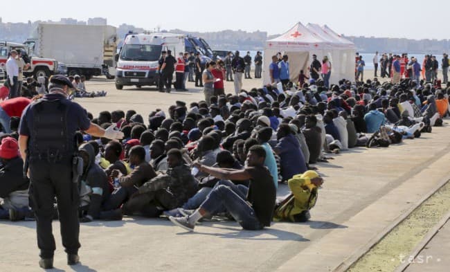 Egy nap alatt 1400 bevándorlót mentettek ki a Földközi-tengerből