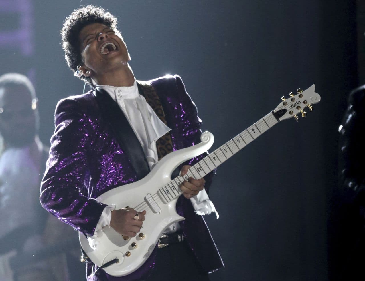 Bruno Mars tarolhat az American Music Awards-on