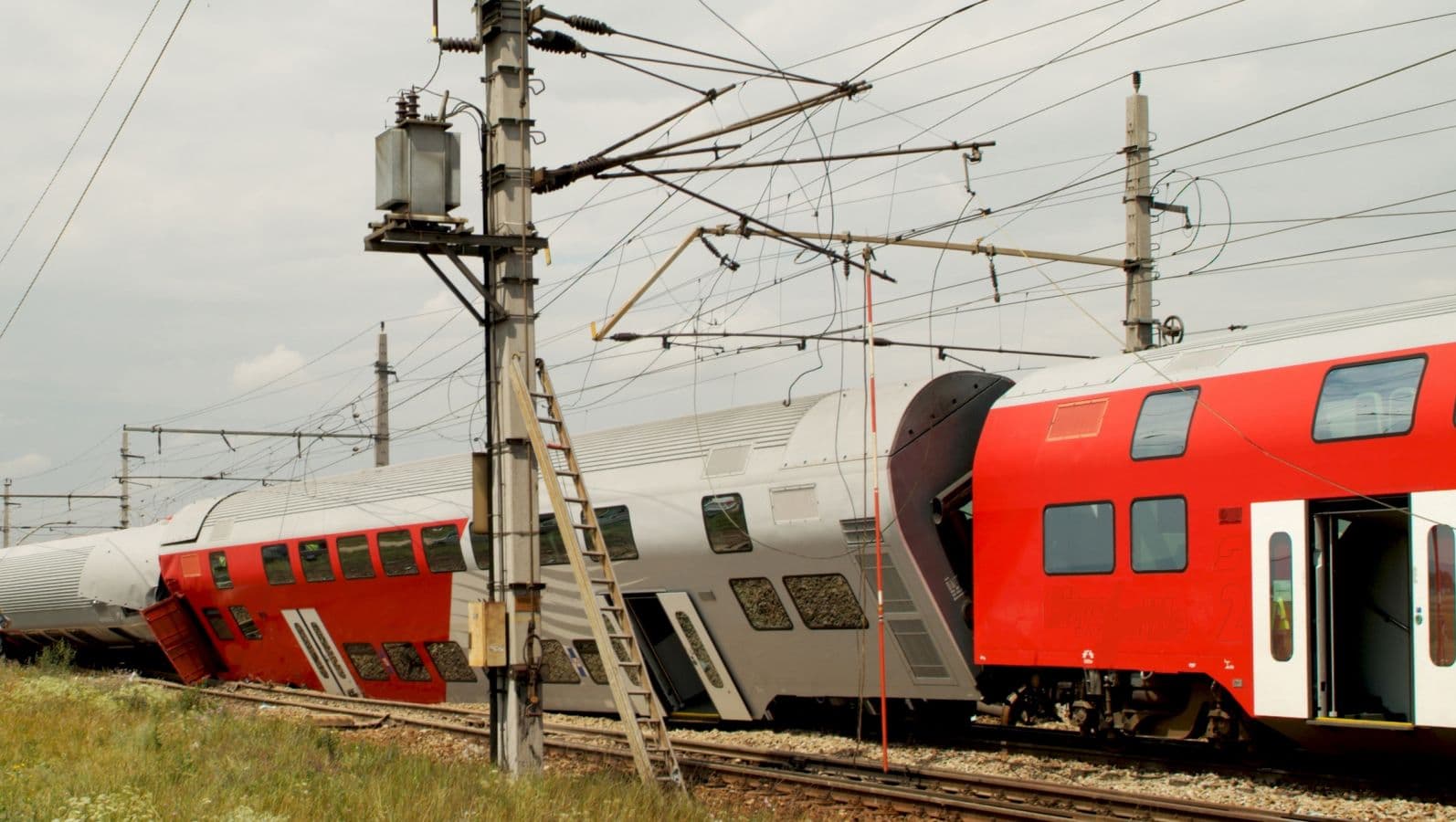 Összeütközött két vonat Ausztriában, többen megsérültek