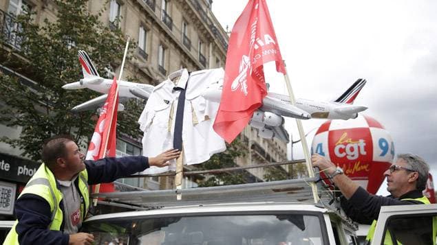 A legnagyobb francia szakszervezet megakadályozta a napilapok megjelenését