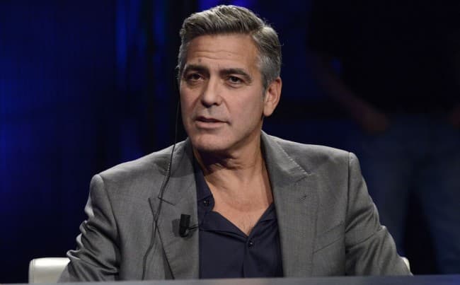 Egy térfigyelő kamera felvételt készített George Clooney motorbalesetéről (VIDEÓ)