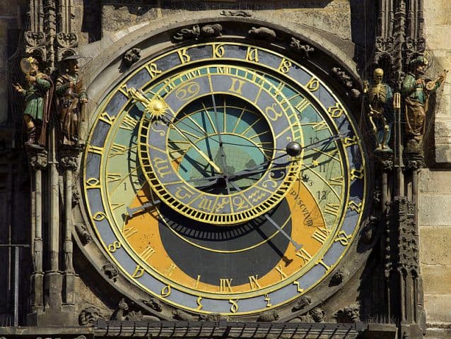 Felújítják a prágai Orloj csillagászati óra naptárát