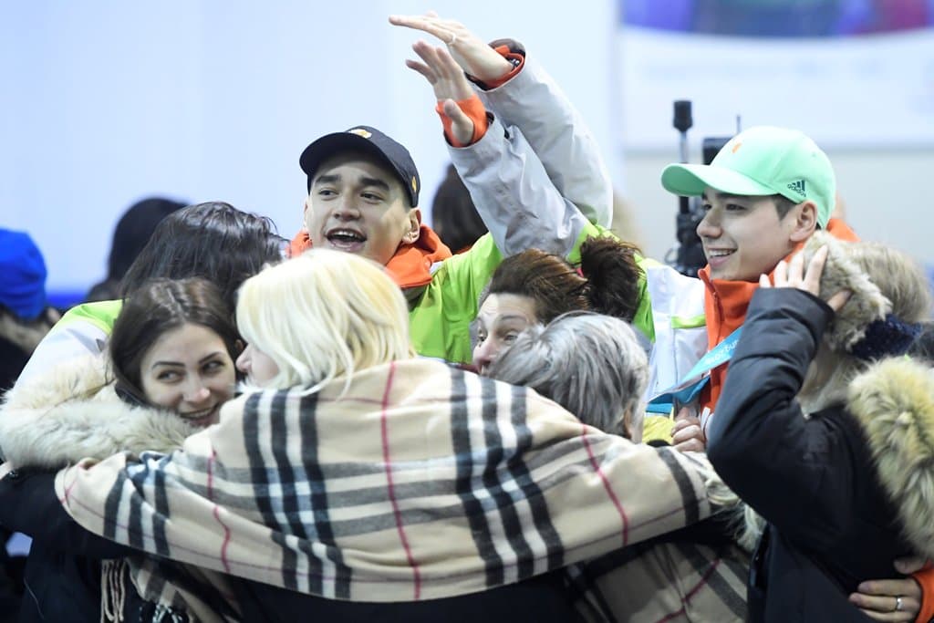 Lelkes tömeg fogadta a téli olimpiáról hazatért magyar sportolókat – FOTÓK