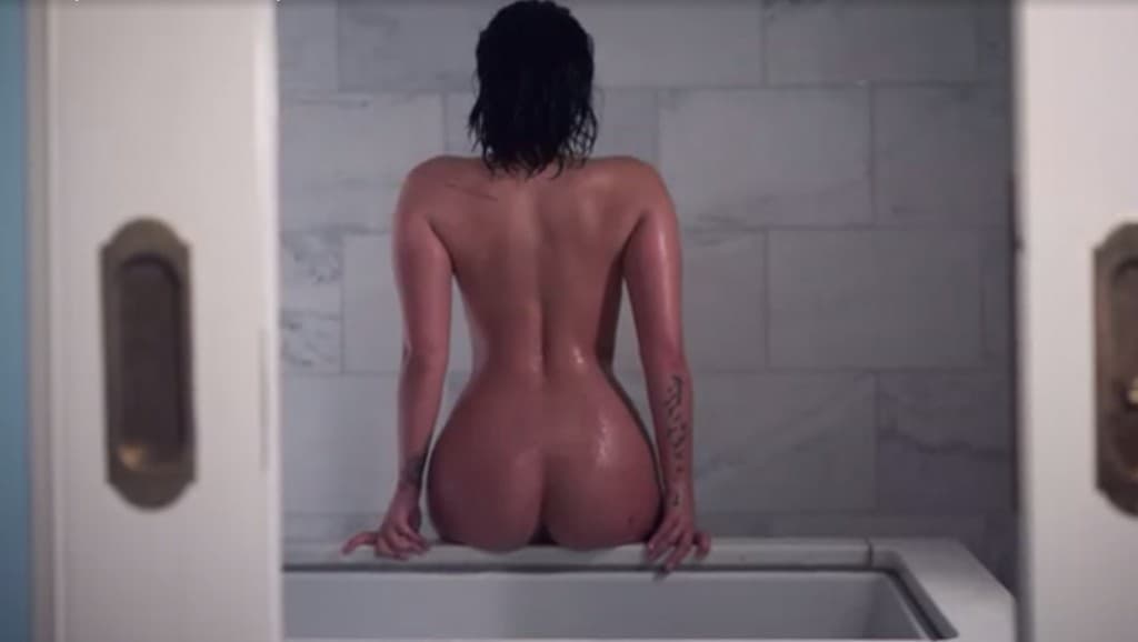 Demi Lovato teljesen pucéran, smink nélkül – videó